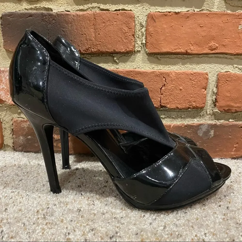 Donald J Pliner Black patent peep toe heels Sz 8.5